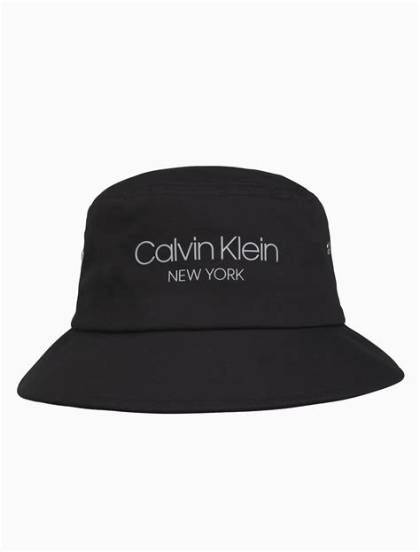 Calvin klein hats - Women's Hats, Caps, Scarves & Gloves. Explore Calvin Klein’s designer hats, caps, scarves and gloves for women. Warm winter headwear. Quality fabrics. The iconic CK …